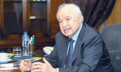 طلال أبوغزاله يتوقع تصاعد الهجمات المتبادلة ويحذر من ملامح حرب عالمية ثالثة