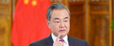 تحذير صيني شديد اللهجة بشأن حرب إيران.. ماذا قال وزير الخارجية؟