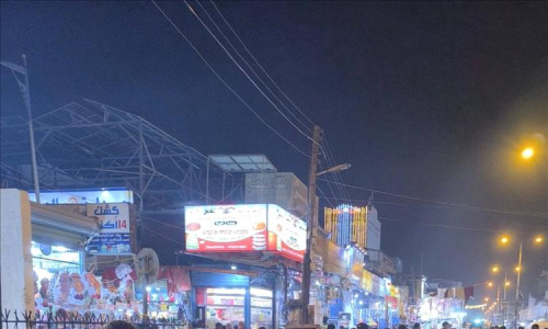 عدن تعود إلى مربع الفوضى الأمنية.. انتشار مكثف للدراجات النارية ومسلحون يجوبون الشوارع والأسواق