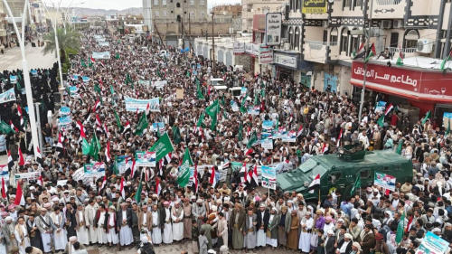 عبدالله العليمي: حشود تعز ومأرب رسالة وفاء للسعودية وموقف شعبي يمني صريح ضد المشروع الإيراني