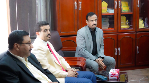 المحافظ بن الوزير يترأس اجتماعًا لتعزيز الاستقرار التمويني وضبط أسعار السلع في شبوة