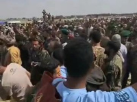 مصادر أمنية تكشف كواليس تفجّر الاحتجاجات الأمنية الحاشدة أمام مقر التحالف بعدن