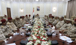 وزير الدفاع يعقد اجتماعاً بهيئتي العمليات الحربية والعمليات المشتركة 