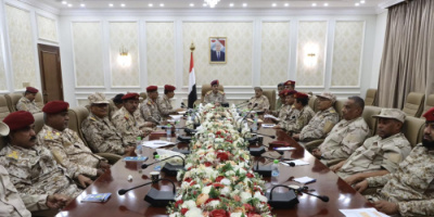 وزير الدفاع يعقد اجتماعاً بهيئتي العمليات الحربية والعمليات المشتركة 