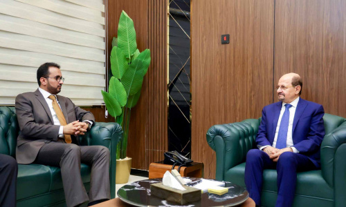 هل تنتهي حقبة الأسماء الوهمية؟ تفاصيل اجتماع الزنداني والعولقي لتطهير كشوفات الموظفين