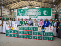 بدعم مركز الملك سلمان.. تدشين توزيع أكثر من 5 آلاف سلة غذائية للأسر الأشد احتياجاً في مأرب