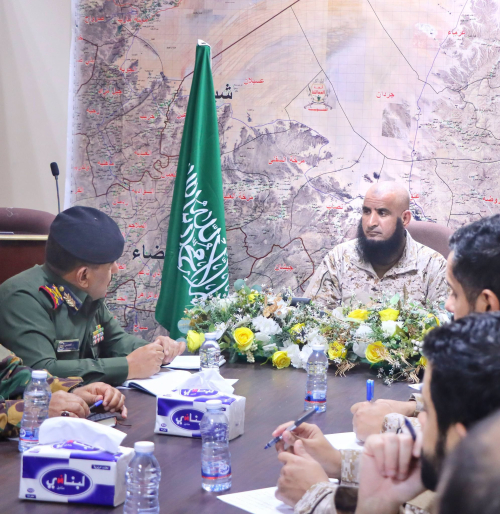 قائد قوات التحالف يلتقي قيادات الأمن بمحافظة شبوة لبحث تعزيز الاستقرار ودعم مسارات التنمية