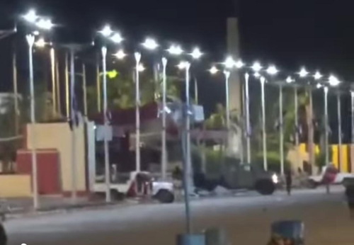 بتوجيهات الشهراني والجمالي.. قوات العمالقة والأمن الوطني تقتحم ساحة العروض بعدن وتمزّق صور الزبيدي وتُنزل أعلام الجنوب