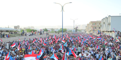 مليونية سيئون تجدد التفويض للزُبيدي وتؤكد تمسك حضرموت بالمشروع الوطني الجنوبي