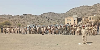 لأول مرة منذ سنوات.. العميد وجدي الزبيدي ينهي &laquo;مسلسل الخصميات&raquo; ويصرف مرتبات منتسبي اللواء 33 مدرع بالضالع كاملة