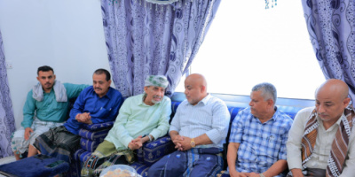 عضو مجلس القيادة محمود الصبيحي يزور اسر الشهيدين علي عنتر وعلي هادي والفقيد سعيد صالح