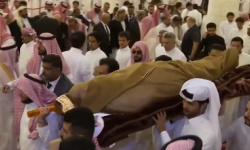 تشييع بلا علم&hellip; أسرة الرئيس هادي  ترفض لفّ جثمانه بعلم اليمن بعد إساءات النخب الشمالية