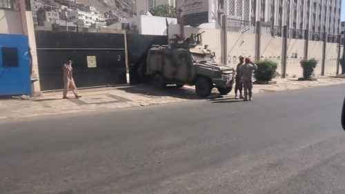 محافظ عدن عبدالرحمن شيخ اليافعي يوجّه بـ