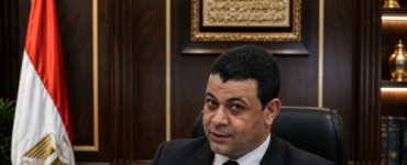 الكاتب المصري إبراهيم العتر يهاجم السياسات الأمريكية الإسرائيلية ويدعو الشعب الأمريكي للإطاحة بـ "ترامب"