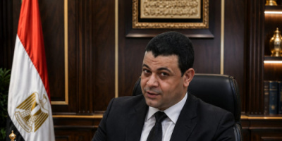 الكاتب المصري إبراهيم العتر يهاجم السياسات الأمريكية الإسرائيلية ويدعو الشعب الأمريكي للإطاحة بـ "ترامب"