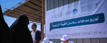 مأرب.. تدشين توزيع الأعلاف ودعم صغار المزارعين بتمويل سعودي