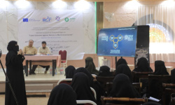 ندوة في مأرب تدعو إلى مقاربة شاملة لمواجهة الابتزاز الإلكتروني ضد النساء