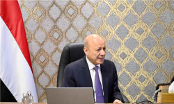 رئيس مجلس القيادة يتابع مستجدات عملية "فجر اليمن" ويشيد بانتصارات القوات المسلحة والإسناد الشامل من تحالف دعم الشرعية